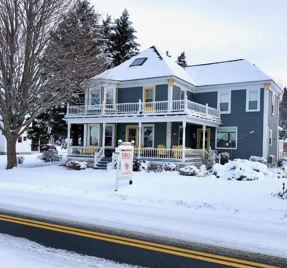 Toba'S Bed & Breakfast Lunenburg Esterno foto