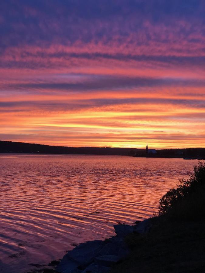 Toba'S Bed & Breakfast Lunenburg Esterno foto
