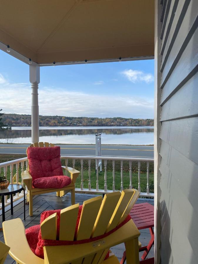 Toba'S Bed & Breakfast Lunenburg Esterno foto