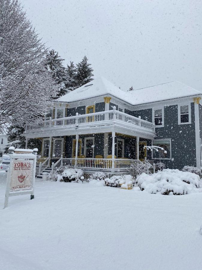 Toba'S Bed & Breakfast Lunenburg Esterno foto