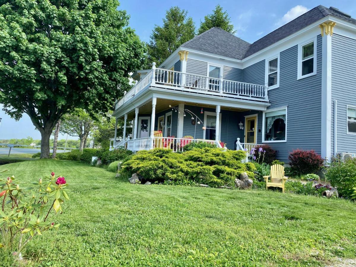Toba'S Bed & Breakfast Lunenburg Esterno foto