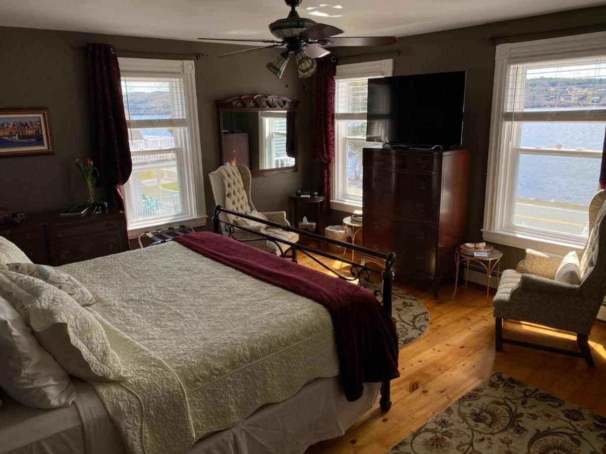 Toba'S Bed & Breakfast Lunenburg Esterno foto