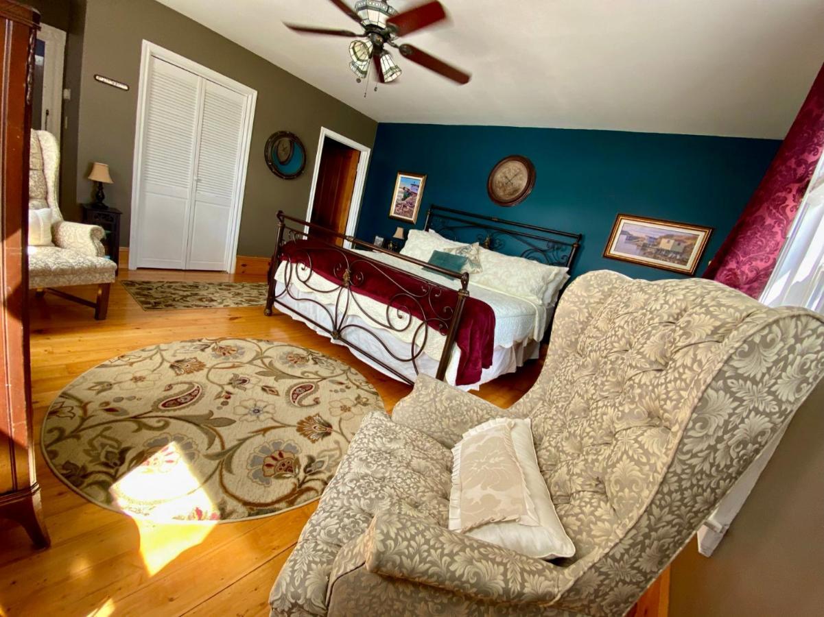 Toba'S Bed & Breakfast Lunenburg Esterno foto
