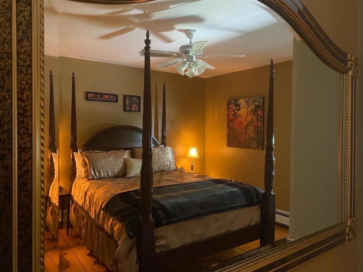 Toba'S Bed & Breakfast Lunenburg Esterno foto