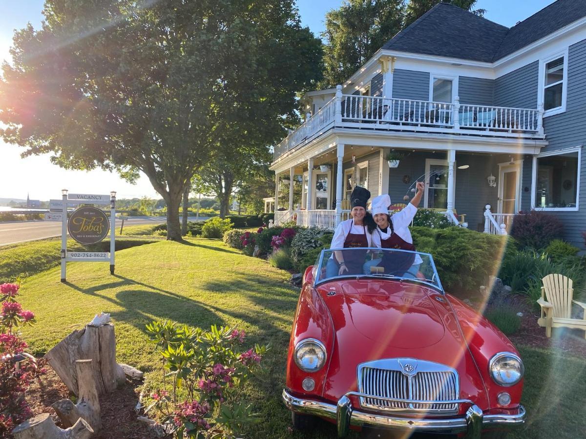 Toba'S Bed & Breakfast Lunenburg Esterno foto