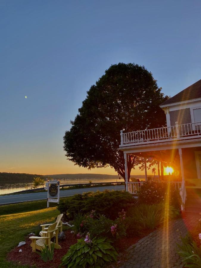 Toba'S Bed & Breakfast Lunenburg Esterno foto