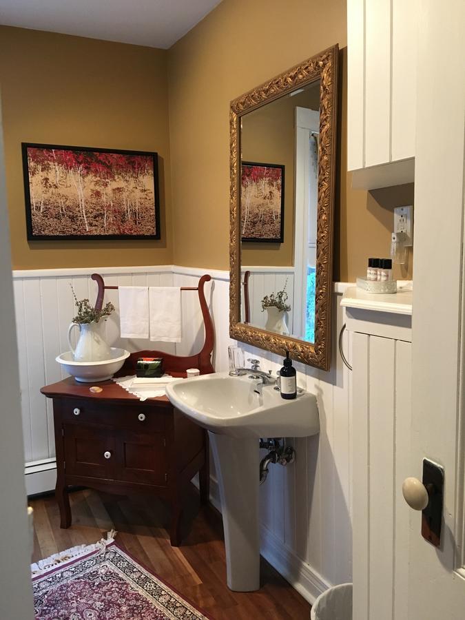 Toba'S Bed & Breakfast Lunenburg Esterno foto