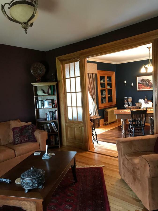 Toba'S Bed & Breakfast Lunenburg Esterno foto